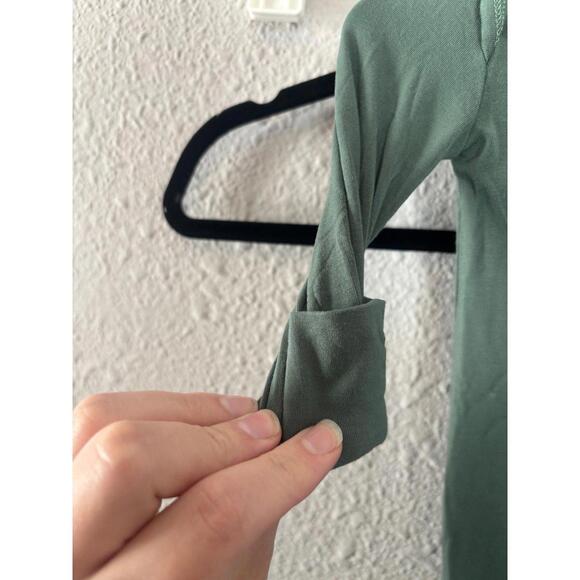 Caden Lane Bamboo Green Knot Gown size 0-3M. Feels brand new. No flaws - Picture 3 of 4